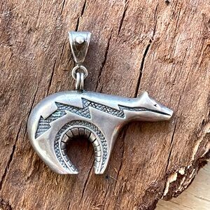 Native American zuni Navajo Heartline Spirit Bear Pendant Sterling Arrow